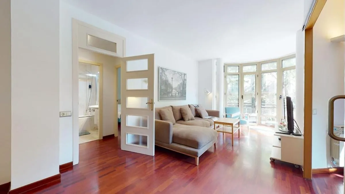 Modern And Bright Three-Bedroom In Eixample Barcelona Spain