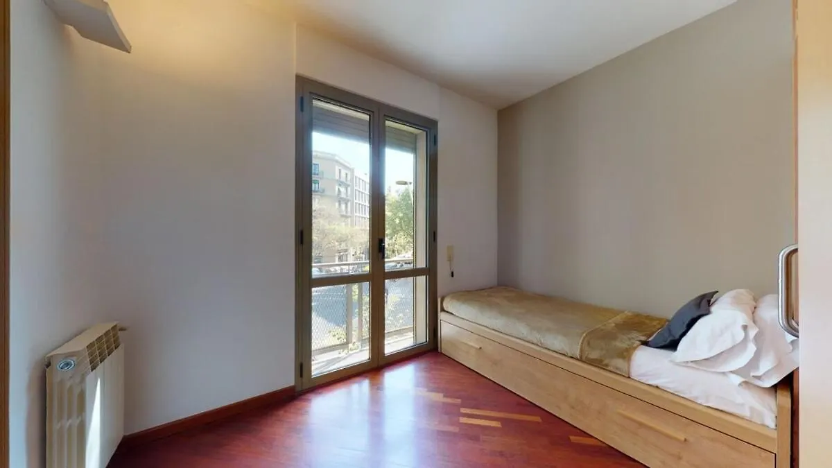 Modern And Bright Three-Bedroom In Eixample Barcelona Spain