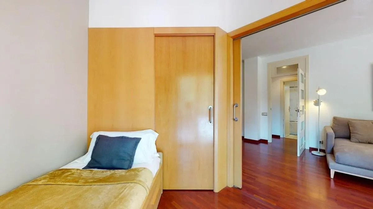 Modern And Bright Three-Bedroom In Eixample Barcelona Apartment