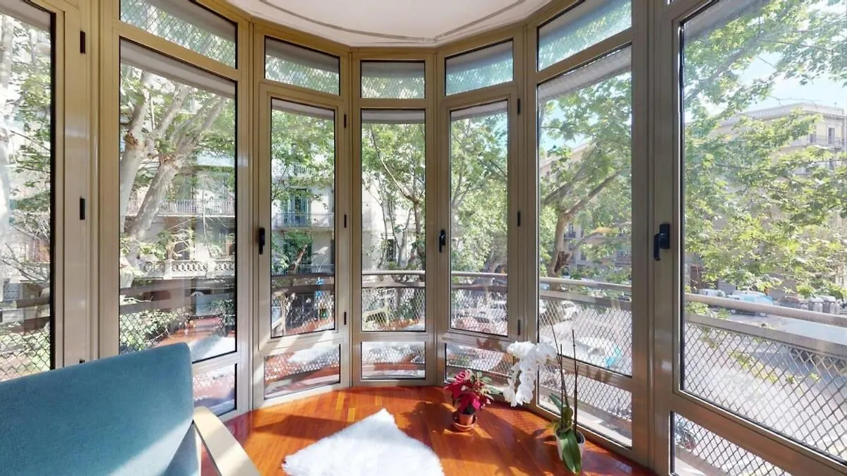 Modern And Bright Three-Bedroom In Eixample Barcelone
