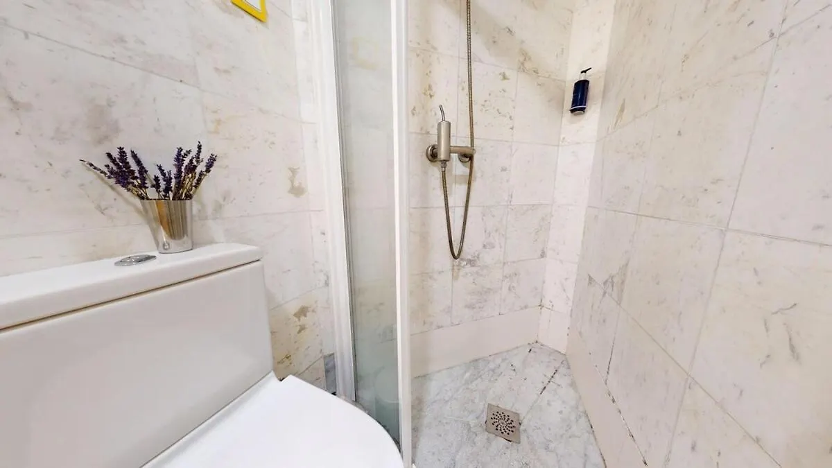 Modern And Bright Three-Bedroom In Eixample Barcelone 0*,  Espagne